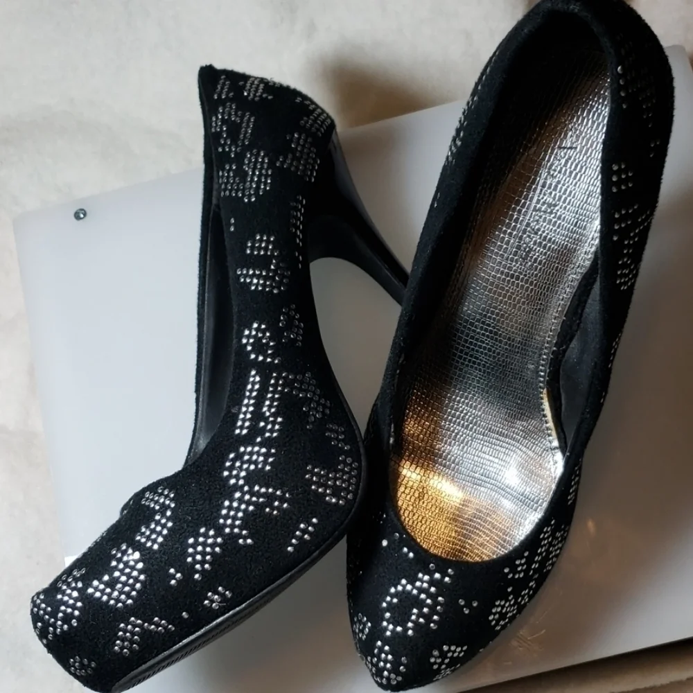 EUC Anne Michelle heels